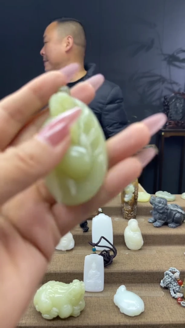 颈饰未镶嵌和田玉1