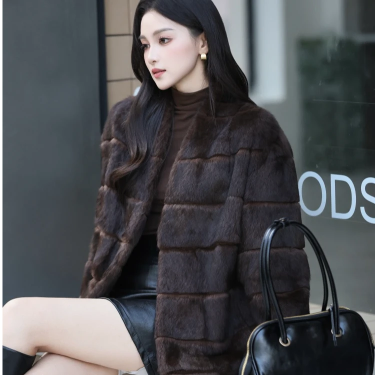 2025新款上新女士兔毛皮草外套V领设计洋气减龄时尚百搭皮毛一体