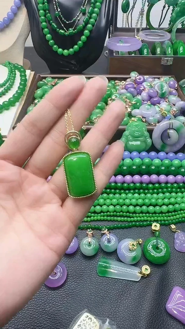 颈饰未镶嵌翡翠方牌包边中号