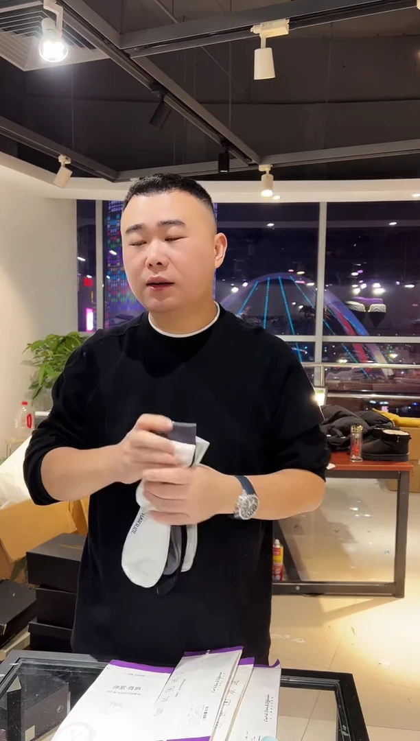头层牛皮韩爵绅士包包皮具517/袜子四双