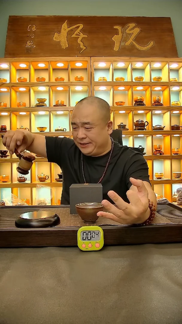 茶盏人****。42=。。。。。