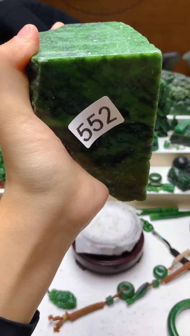 和田玉（碧玉）未镶嵌珠宝半成品1