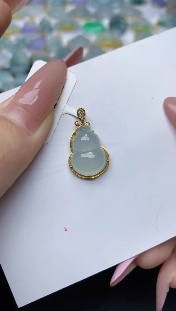 翡翠18K金镶嵌颈饰天然翡翠A货