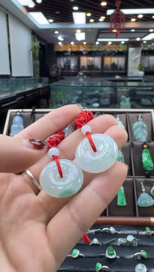 颈饰未镶嵌翡翠平安扣多样性发其一