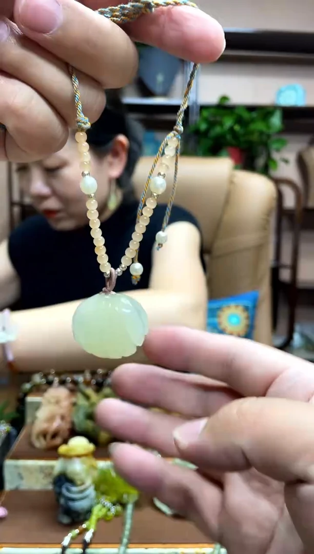 未镶嵌岫玉吊坠·
