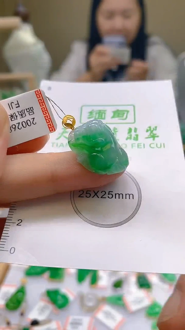 翡翠18K金镶嵌颈饰天然翡翠A货，支持复检