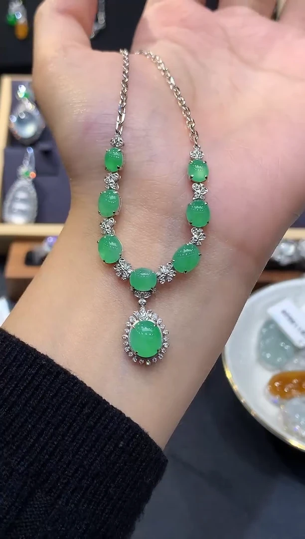 项链18K金镶嵌翡翠多样性发其一