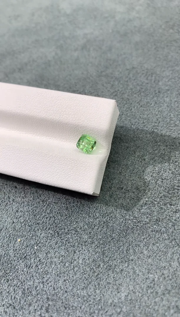 未镶嵌裸石石榴石薄荷榴石 1.08CT