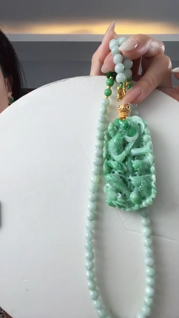 颈饰未镶嵌翡翠丫*荷花鱼