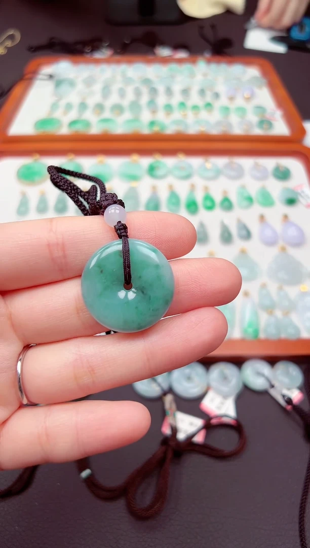 【闪购商品】翡翠颈饰未镶嵌平安扣