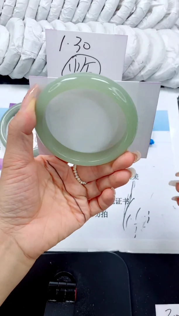 未镶嵌手镯石英质玉251-62.8