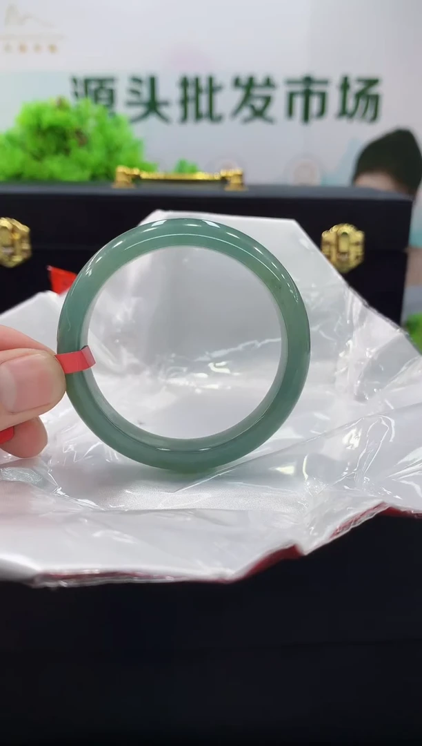 翡翠手镯未镶嵌手镯