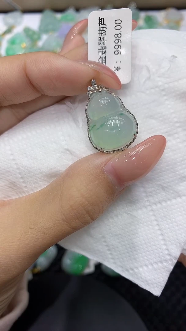 颈饰18K金镶嵌翡翠1