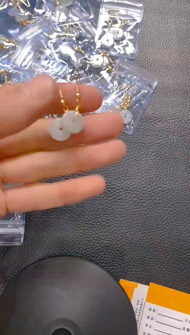 【闪购商品】翡翠耳饰合金随机发一