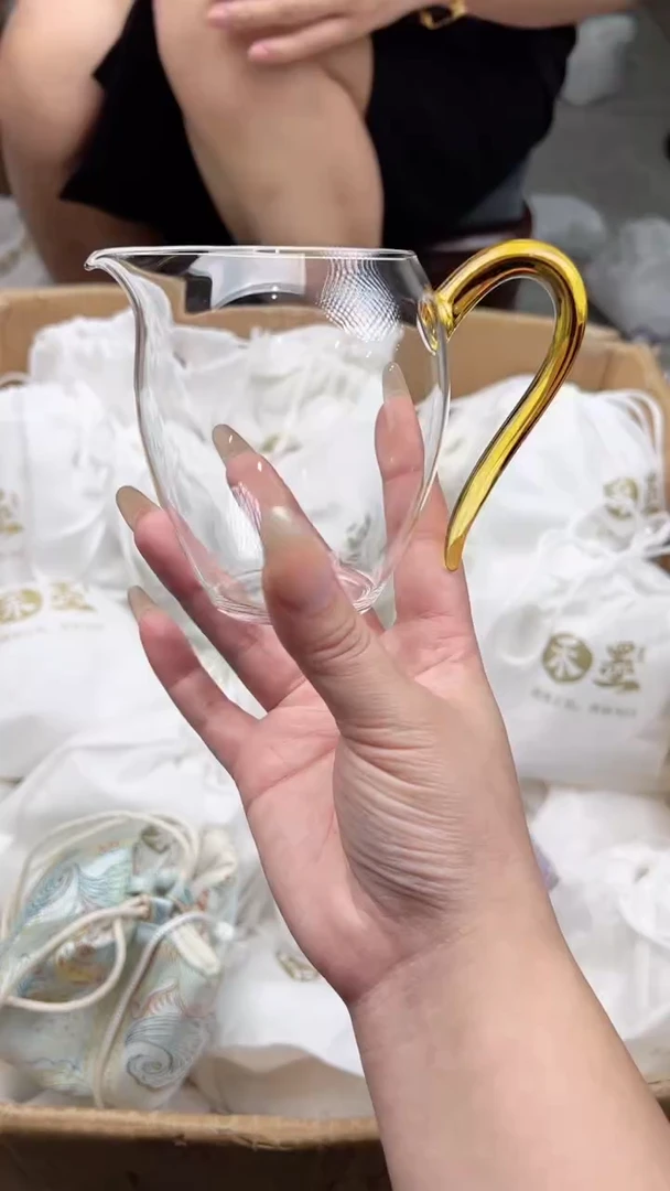 禾墨清雅浅黄色