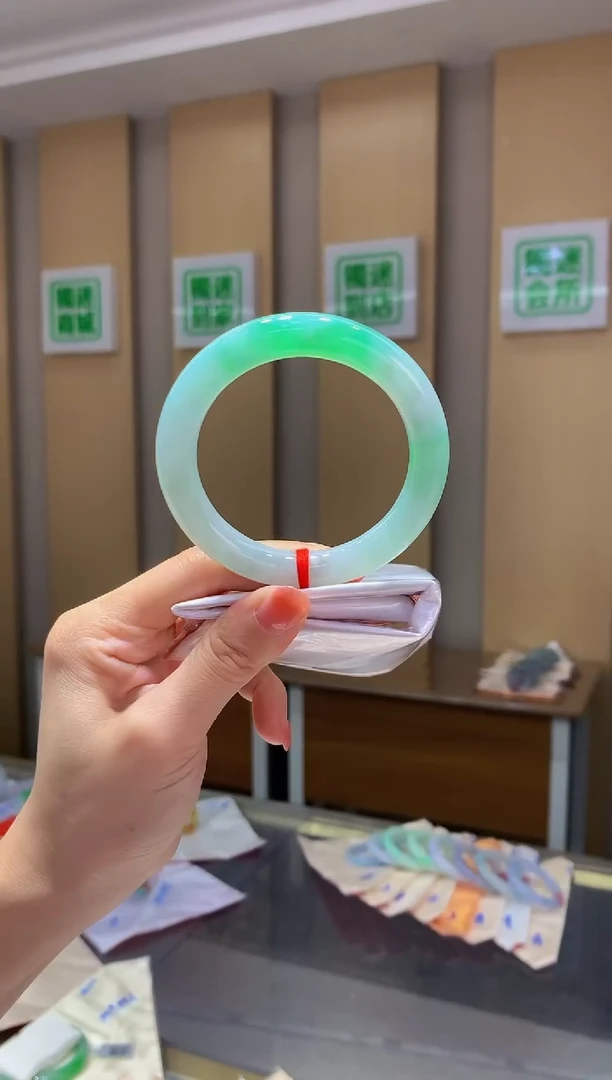 翡翠手镯未镶嵌-Q183 圈口56.3