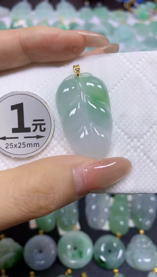 颈饰18K金镶嵌翡翠天然翡翠A货