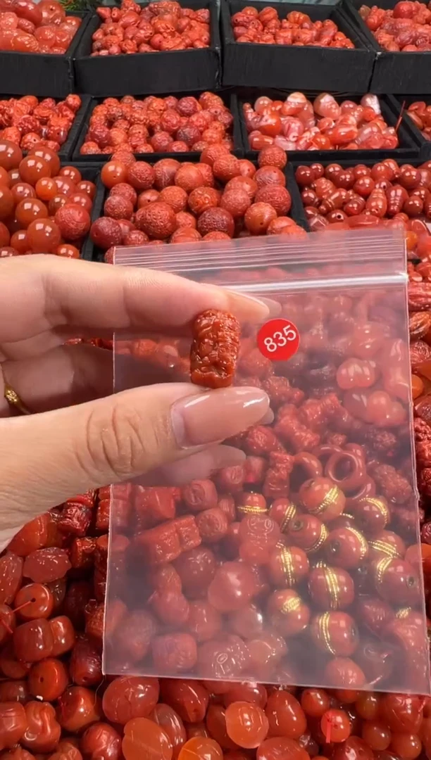 南红玛瑙未镶嵌颈饰1