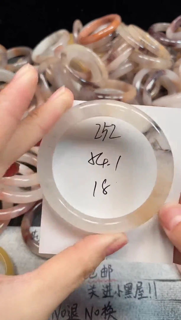 未镶嵌手镯石英质玉252