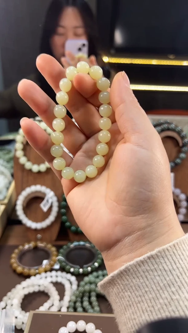 未镶嵌手链和田玉卡十若羌黄口佳佳