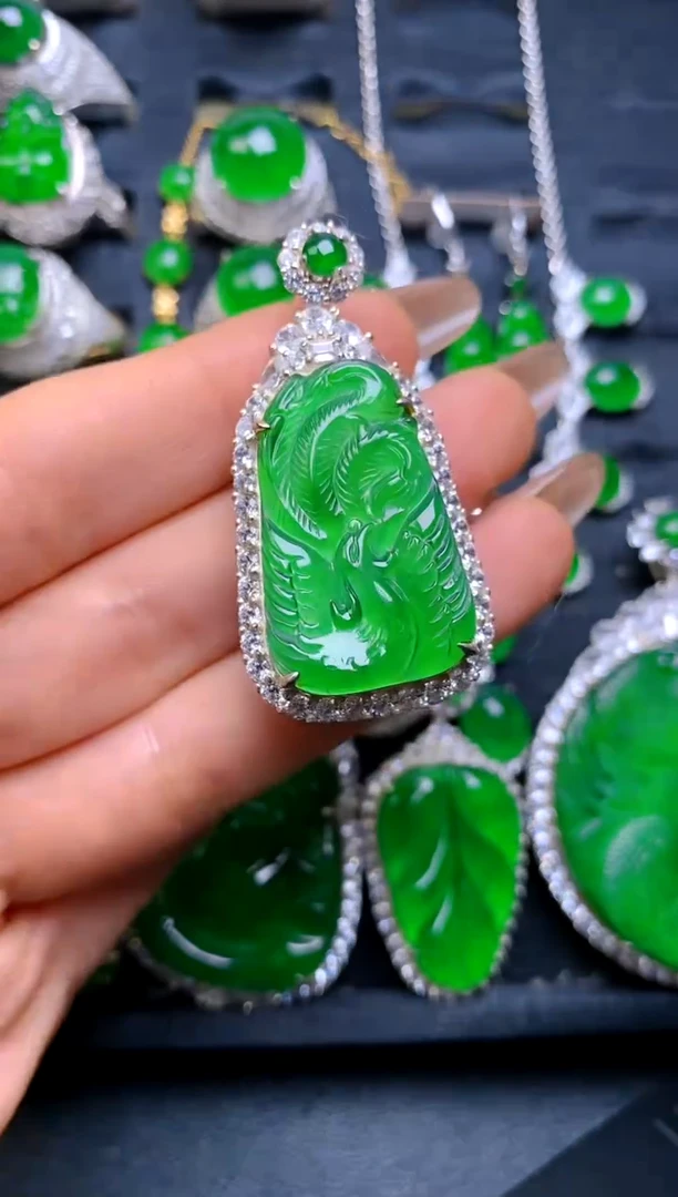 【闪购商品】翡翠吊坠(赠链)银S925镶嵌凤牌