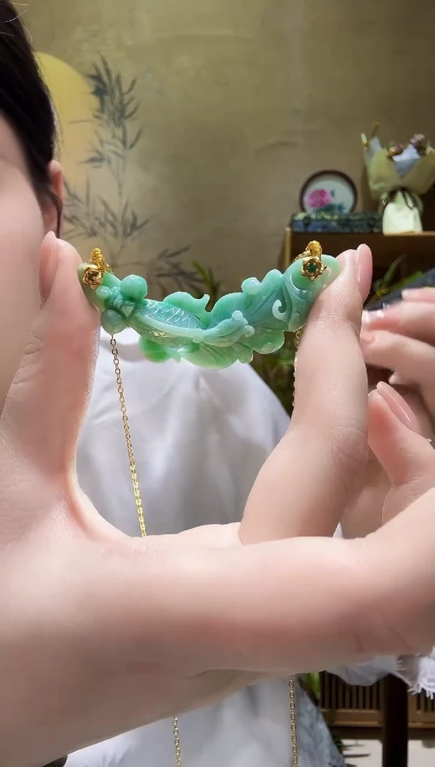 颈饰未镶嵌翡翠吊坠
