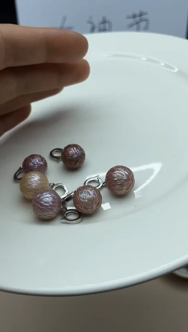 【闪购商品】淡水珍珠颈饰银S925镶嵌吊坠多其性发其一