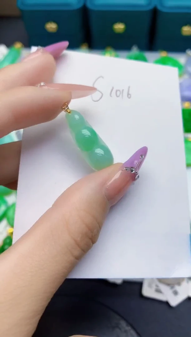 翡翠18K金镶嵌颈饰缅甸天然翡翠a货