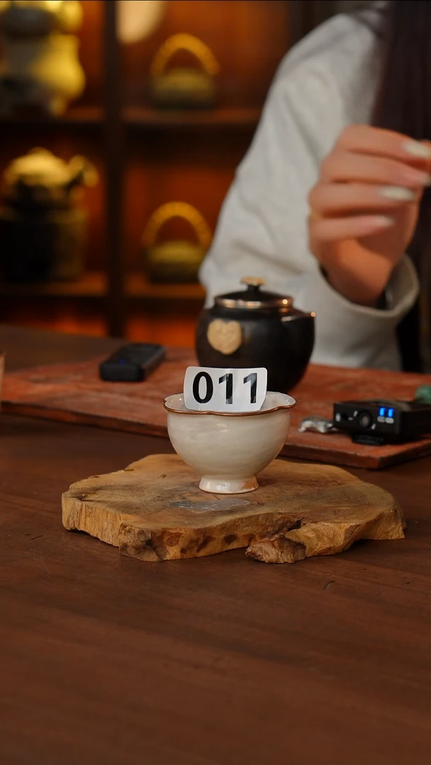 包铜花口白杯..011