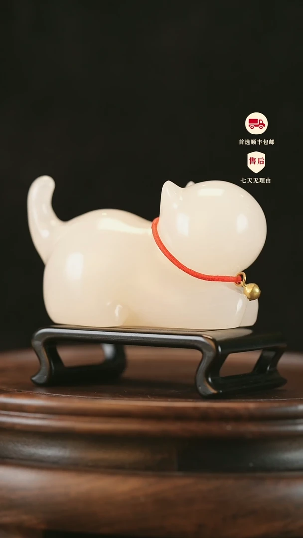 云南石荔枝白雕刻：铃铛猫摆件