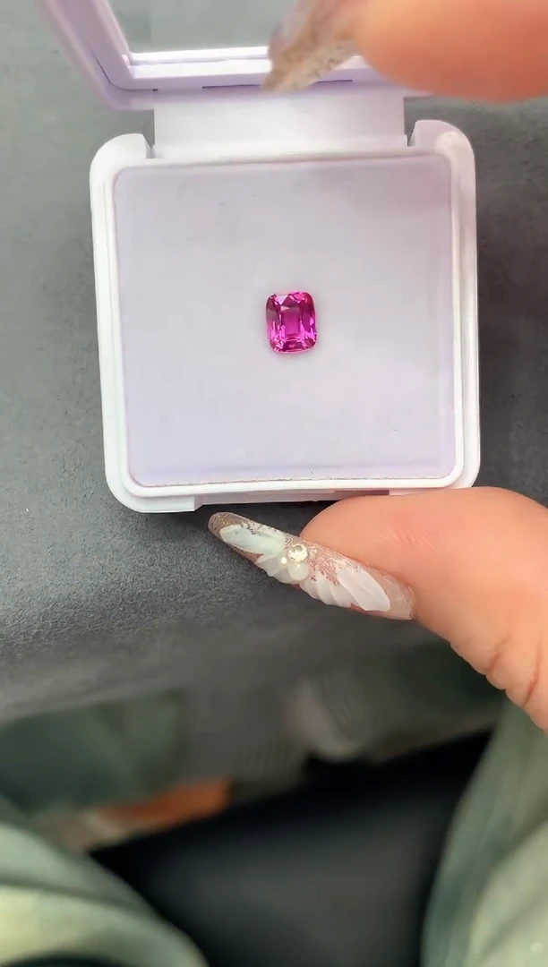 蓝宝石裸石未镶嵌1.03克拉无烧薰衣草