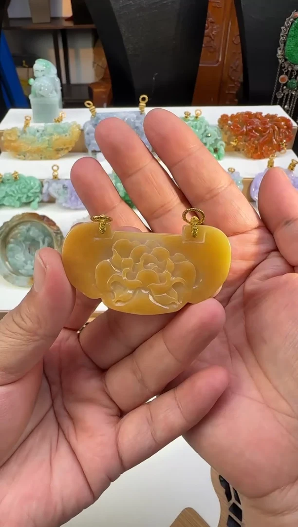 颈饰未镶嵌翡翠吊坠