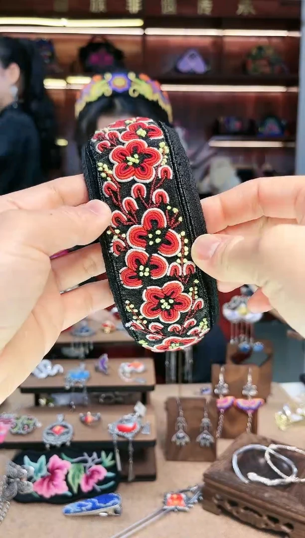 【闪购商品】织绣A15黔东南苗族刺绣