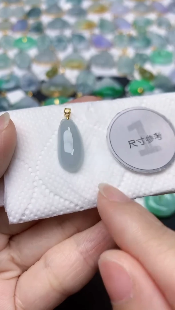 翡翠18K金镶嵌颈饰天然缅甸A货翡翠