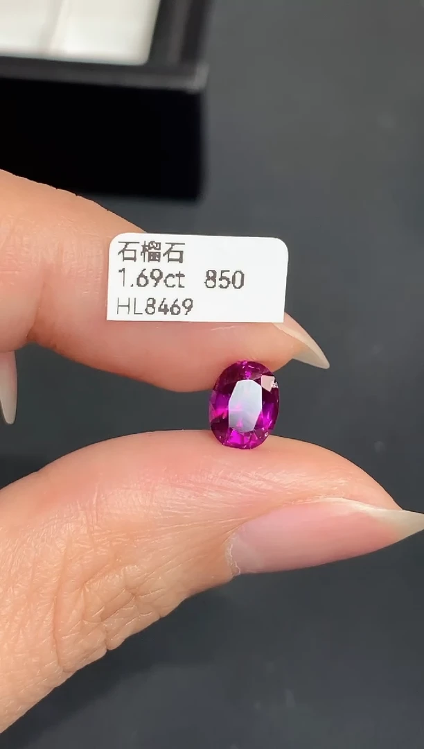 未镶嵌裸石石榴石1.69CT HL8469