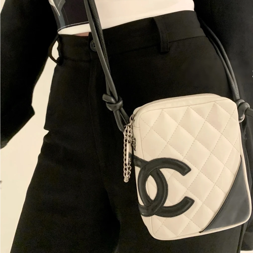 95新 Chanel/香奈儿 展会外场！黑白康鹏相机包 12.5cm