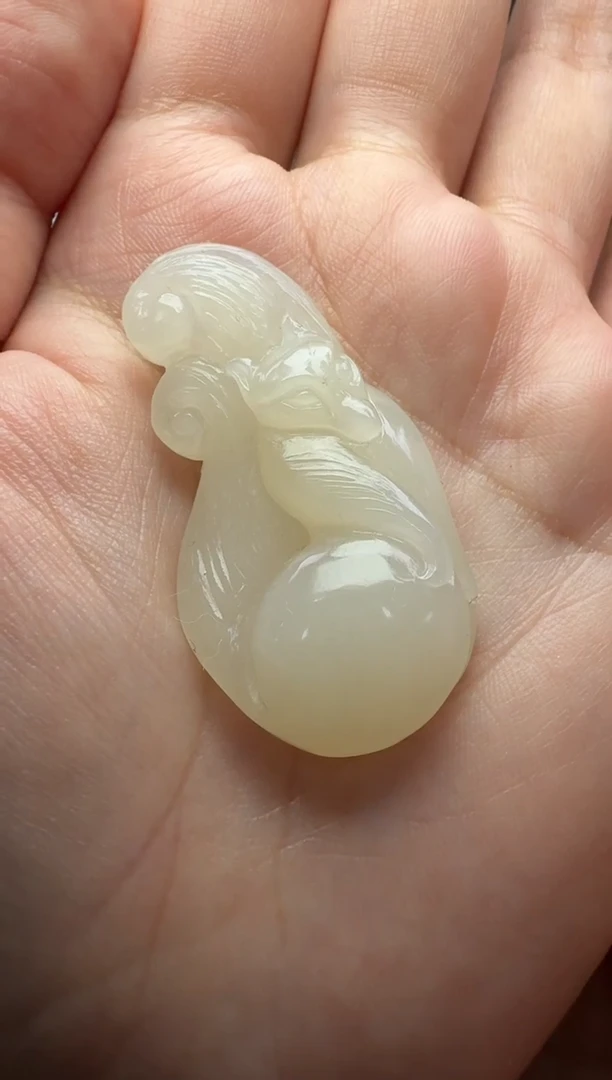 颈饰未镶嵌和田玉九尾狐