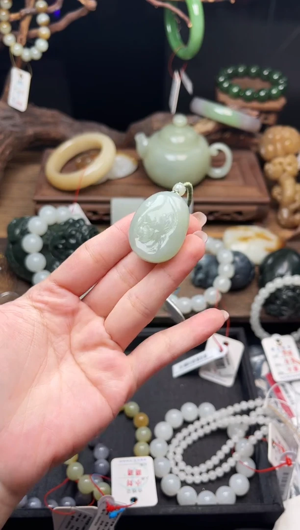 和田玉未镶嵌吊坠(不含链)且末青白 如鱼得水9012270