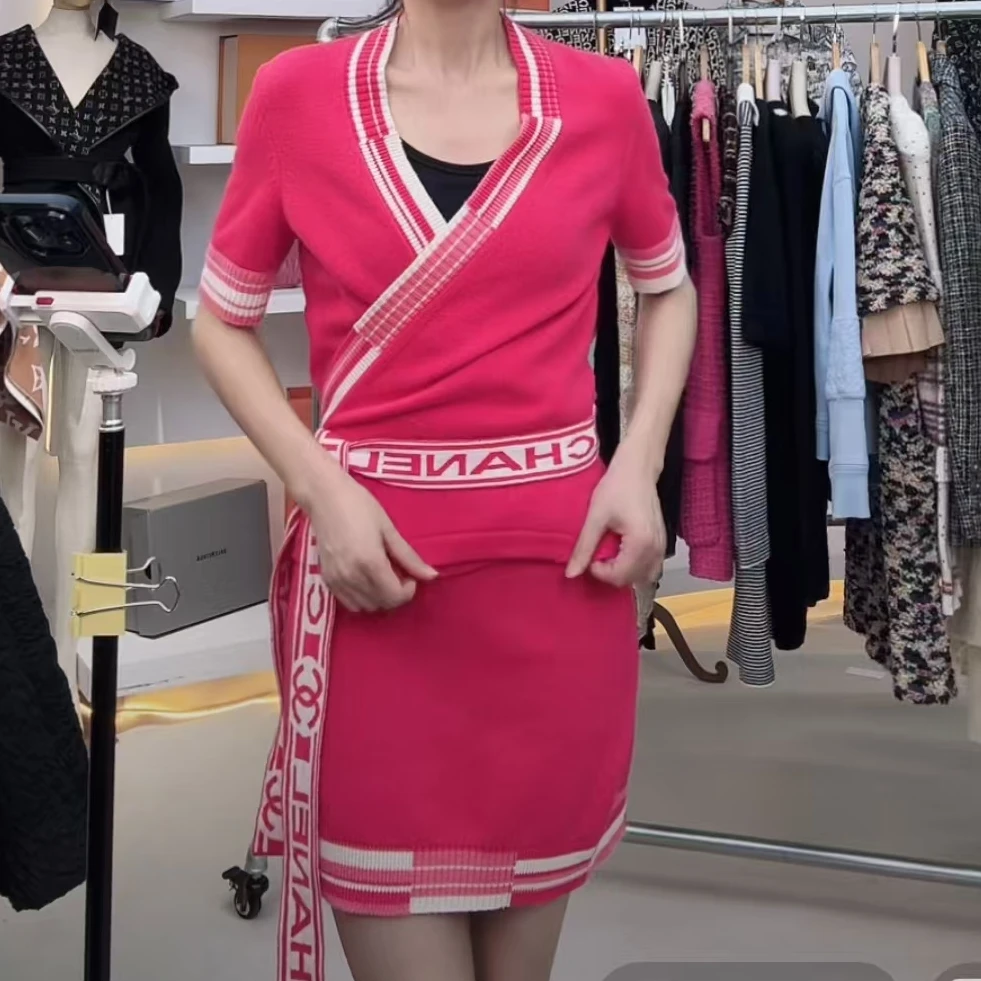 未使用 Chanel/香奈儿 绑带条纹针织开衫/半裙 玫红色/36