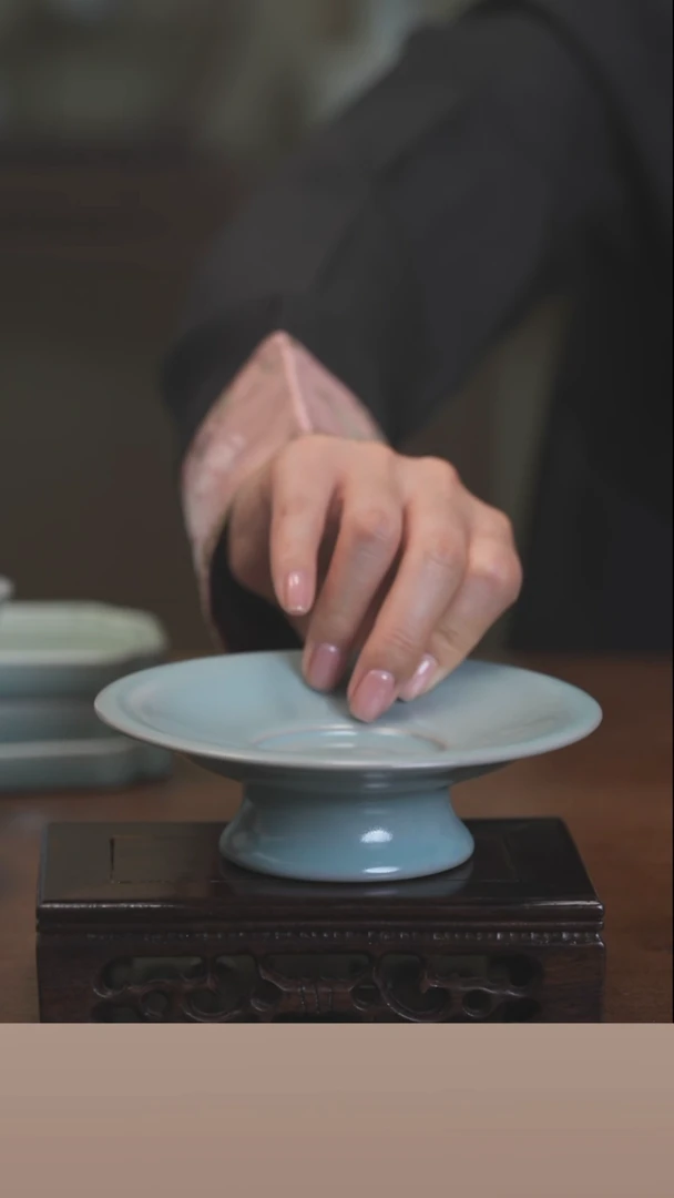 【闪购商品】原产地仿古釉手工汝瓷高足贵人台（不完美）