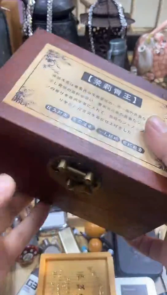 瓷片闪购商品  如图所示