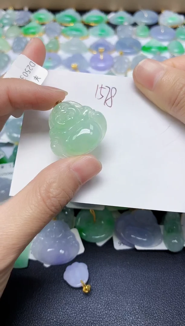 翡翠18K金镶嵌颈饰 天然缅甸翡翠A货