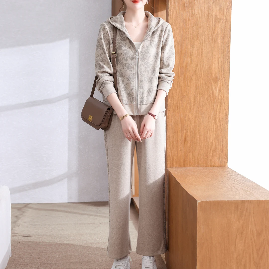 年轻妈妈春秋套装2025新款洋气连帽春秋外套中老年女休闲运动服潮