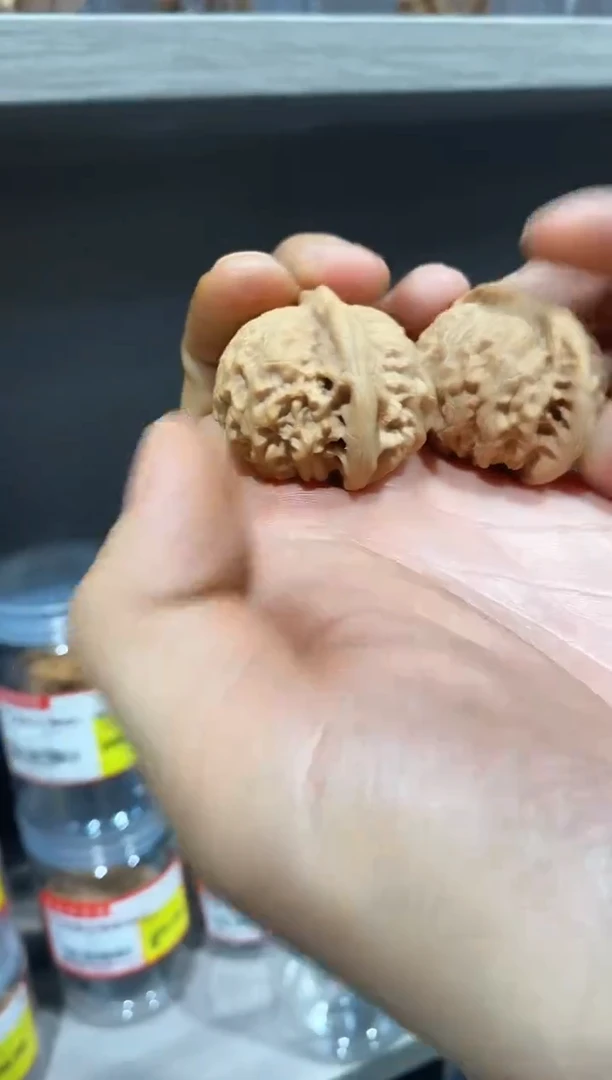 文玩核桃把件特价有瑕疵微修宫灯35-42随机发不tui不huan