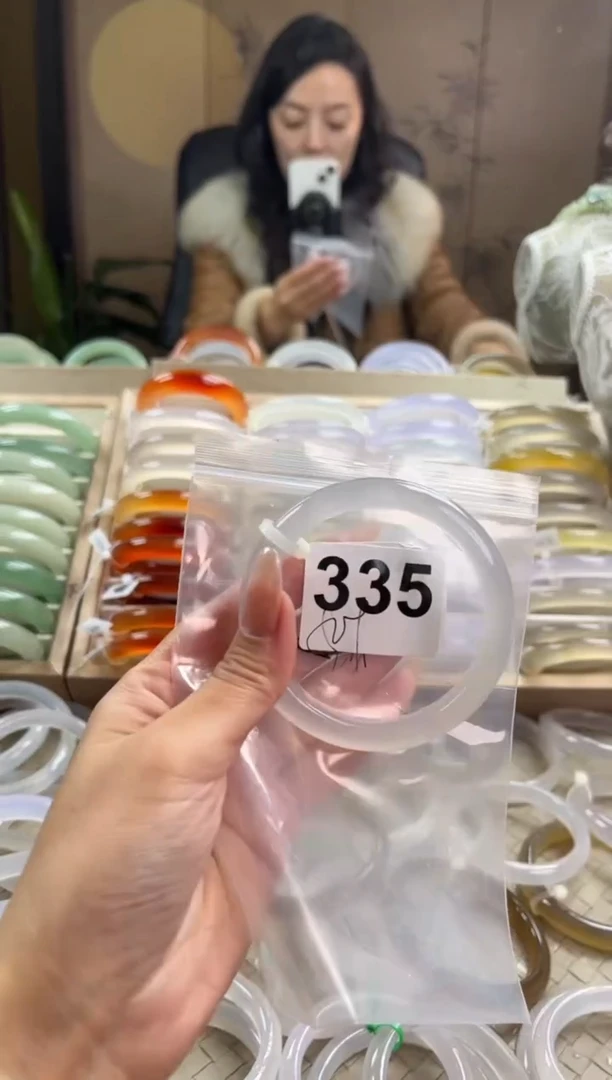 手镯玛瑙/玉髓未镶嵌335