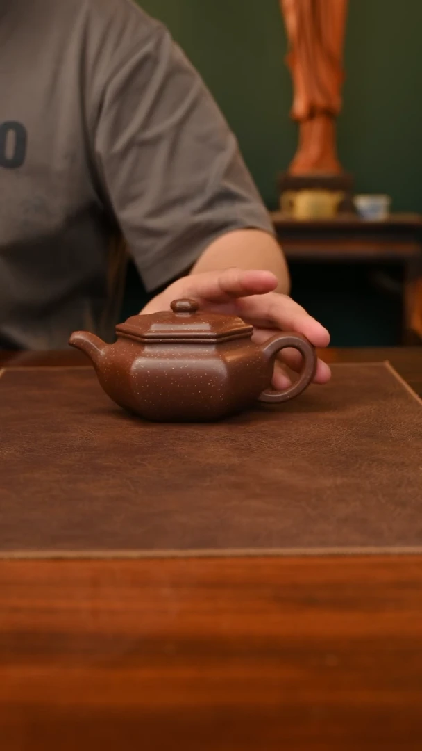 茶杯紫砂风**边瞿秋潮