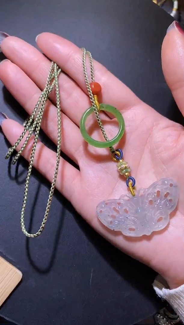 颈饰未镶嵌和田玉蝴蝶