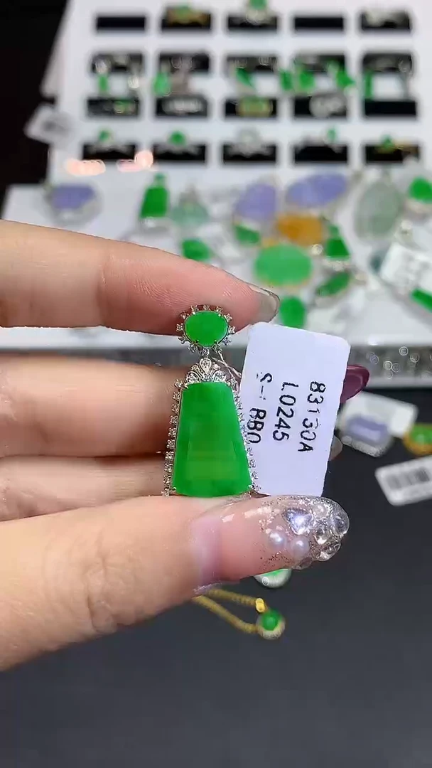 【闪购商品】翡翠吊坠(不含链)18K金镶嵌多样性发其一L0245