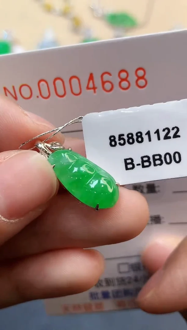 【闪购商品】翡翠吊坠(不含链)18K金镶嵌4688