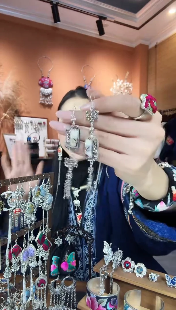 【闪购商品】刺绣纯手工民族风耳环